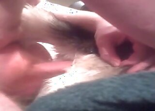 رجل شهواني يحب حفر مهبل كلبته في مشهد إباحي لحديقة الحيوانات